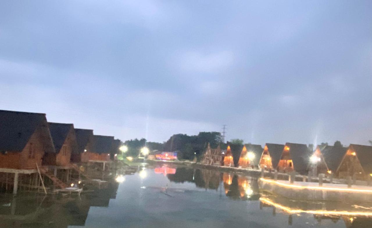 Resort & Resto Talaga Sundayana Subang Exterior foto