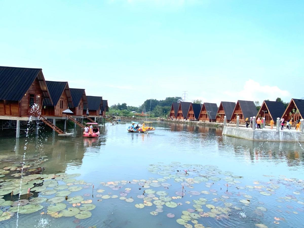 Resort & Resto Talaga Sundayana Subang Exterior foto